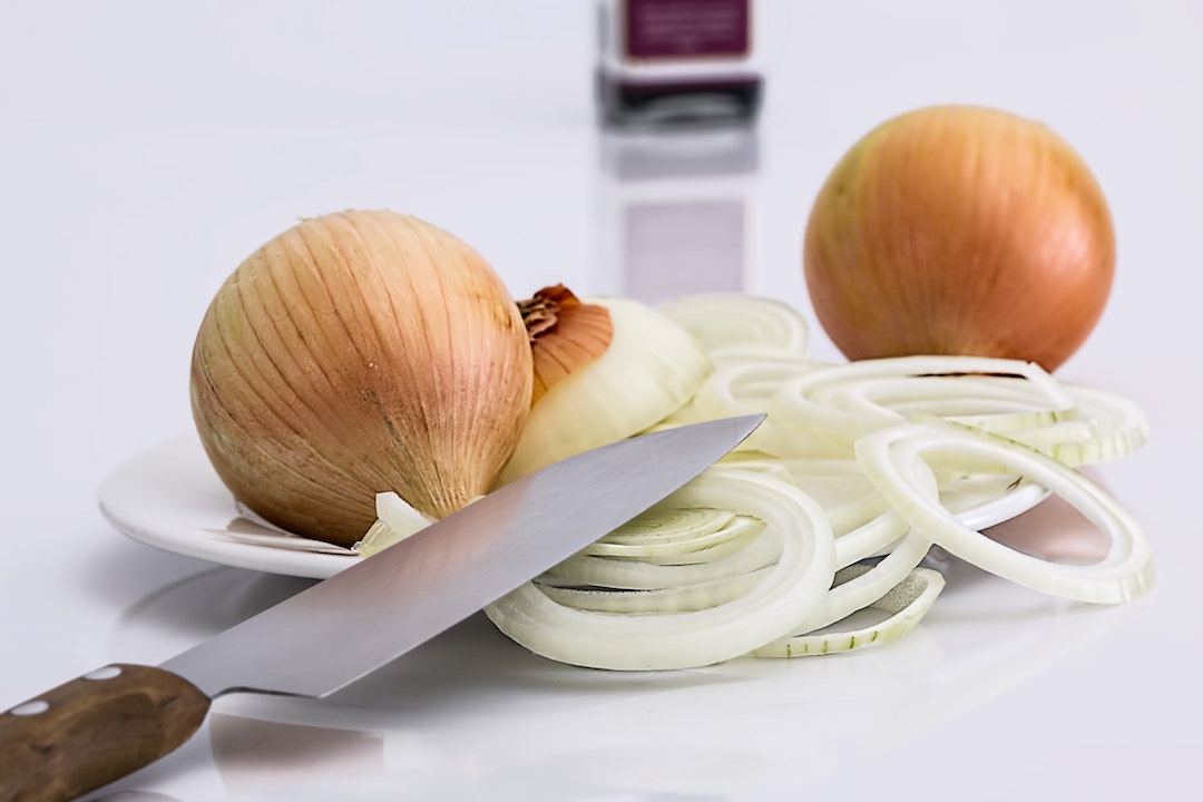 How To Use Onion Juice For Hair Growth - Incl. 9 Easy DIY-Recipes